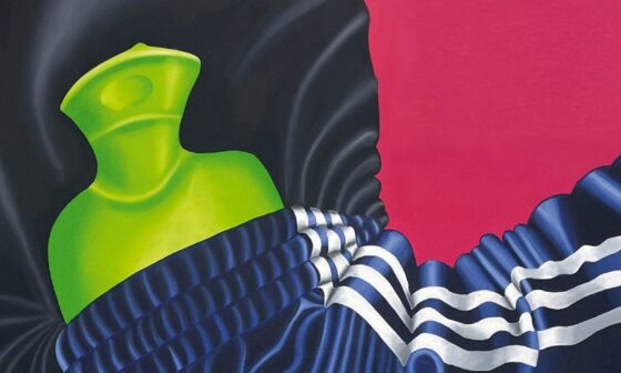 Zeichnung einer grünen Wärmflasche, die halb in einer blauen Jogginghose steckt, am Rücken einer Person mit schwarzem Oberteil. Es ist ein Ausschnitt des Buchcovers von „Muskeln aus Plastik“ von Selma Kay Matter. (Bild: Hanser Berlin)