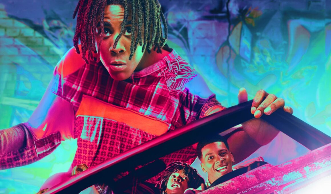 Promo-Poster der Prime-Video-Serie I'm A Virgo. Die vier Meter große Hauptfigur sitzt auf der Rückbank eines Cabrios, in dem vor ihr drei andere Menschen sitzen. Das Auto scheint schräg zu fahren. Im Hintergrund ist Graffiti zu sehen.